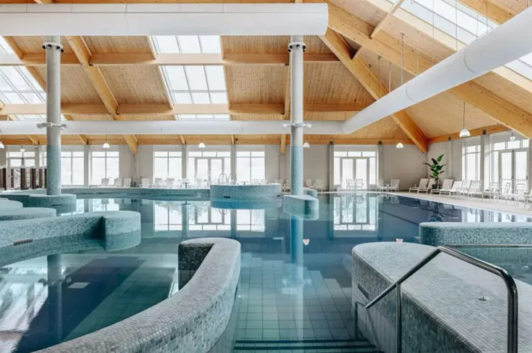 Roompot Nieuwvliet-bad: het grootse zwembad van Zeeland