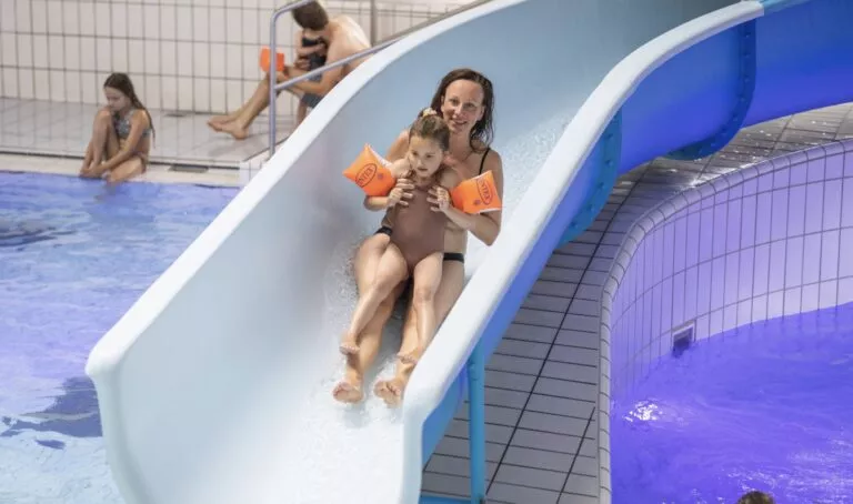 Dolle waterpret in het zwembad Tropikat