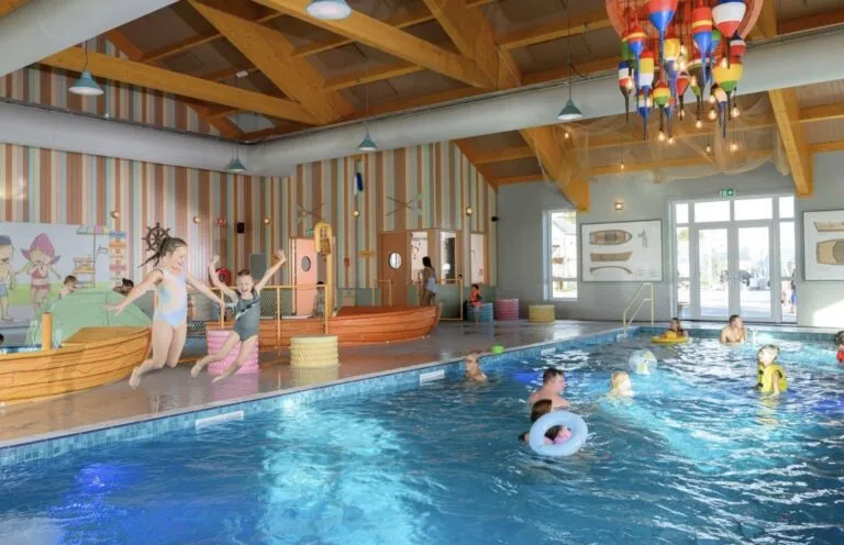 Zwembad van Familieresort Molenwaard